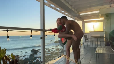 Troy vuelve loca a Natalia